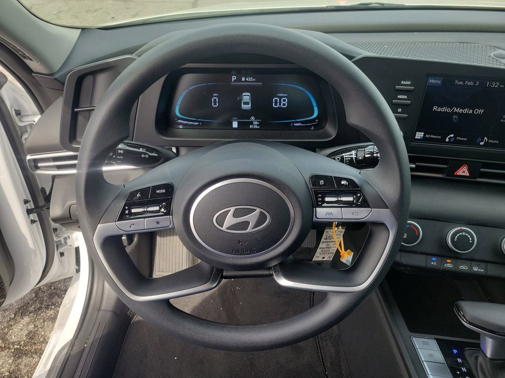 Certified 2025 Hyundai Elantra SE image 21