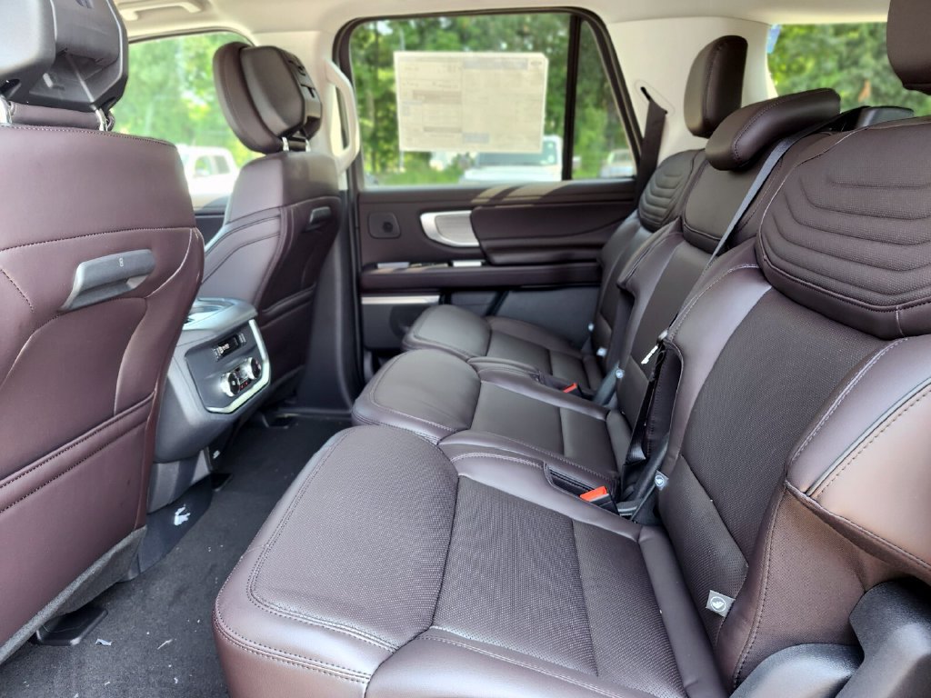 New 2027 Ford Expedition Max Platinum w/ Platinum Ultimate Package AWD/4WD image 16