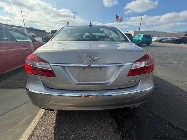 Used 2013 Hyundai Genesis 3.8 image 4
