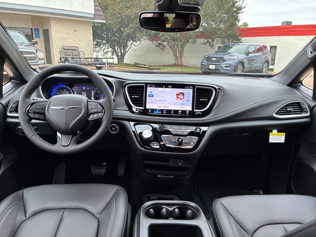 New 2026 Chrysler Pacifica Select w/ S Appearance Package FWD image 13