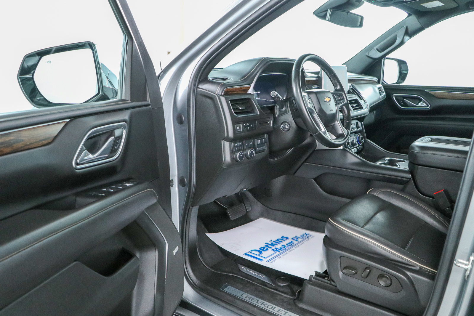 Used 2023 Chevrolet Tahoe Premier w/ Max Trailering Package AWD/4WD image 3