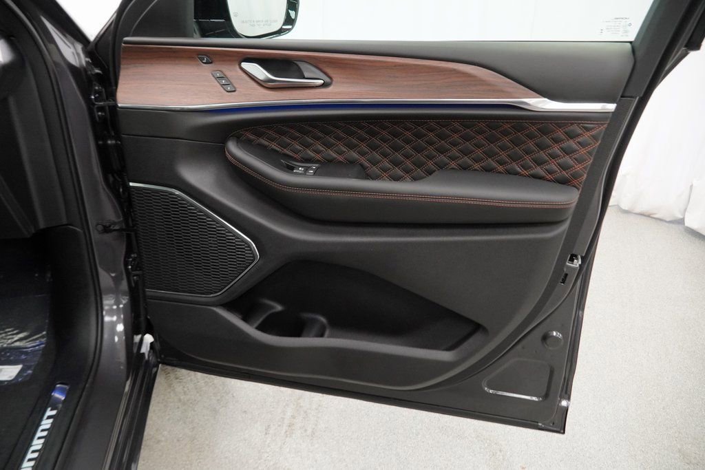 New 2025 Jeep Grand Cherokee L Summit w/ Obsidian Package image 36