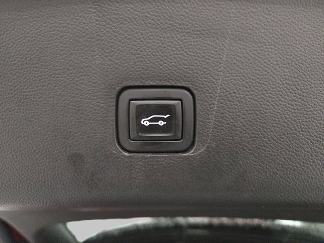 Used 2020 Chevrolet Traverse LT image 16