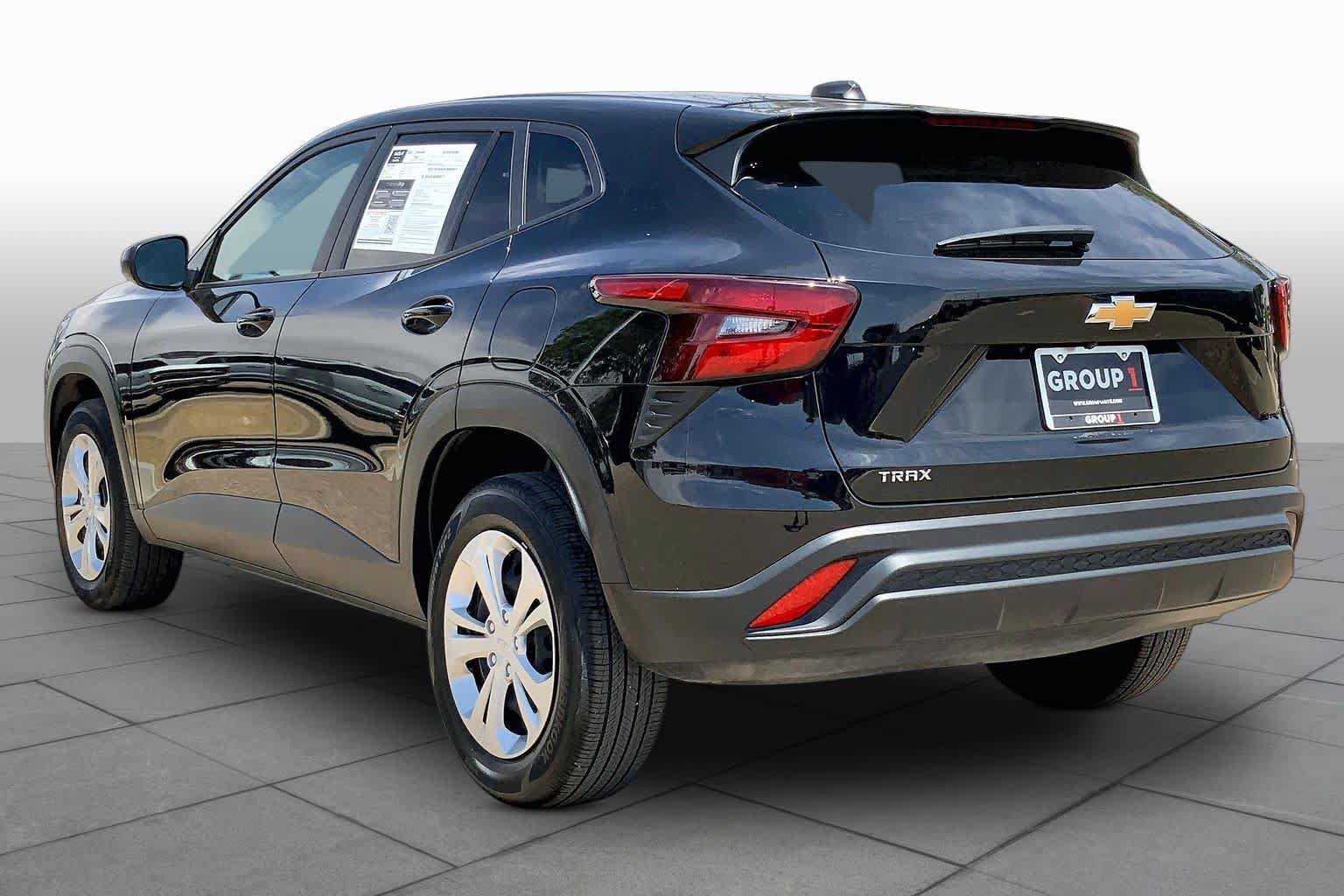 Used 2025 Chevrolet Trax LS FWD image 12