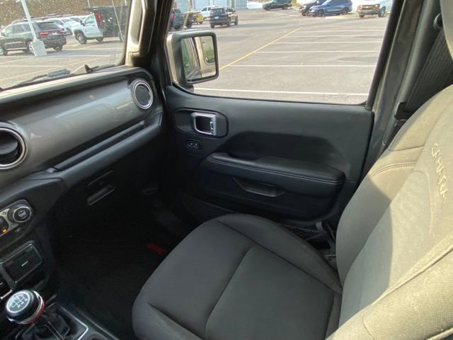 Used 2020 Jeep Wrangler Unlimited Sahara w/ Cold Weather Group AWD/4WD image 28