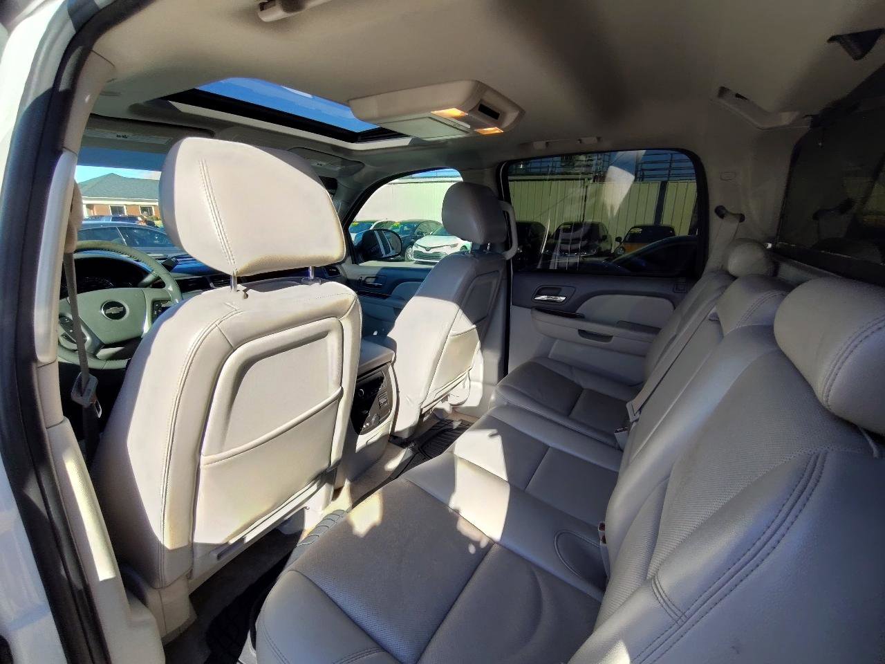 Used 2011 Chevrolet Avalanche LTZ image 32