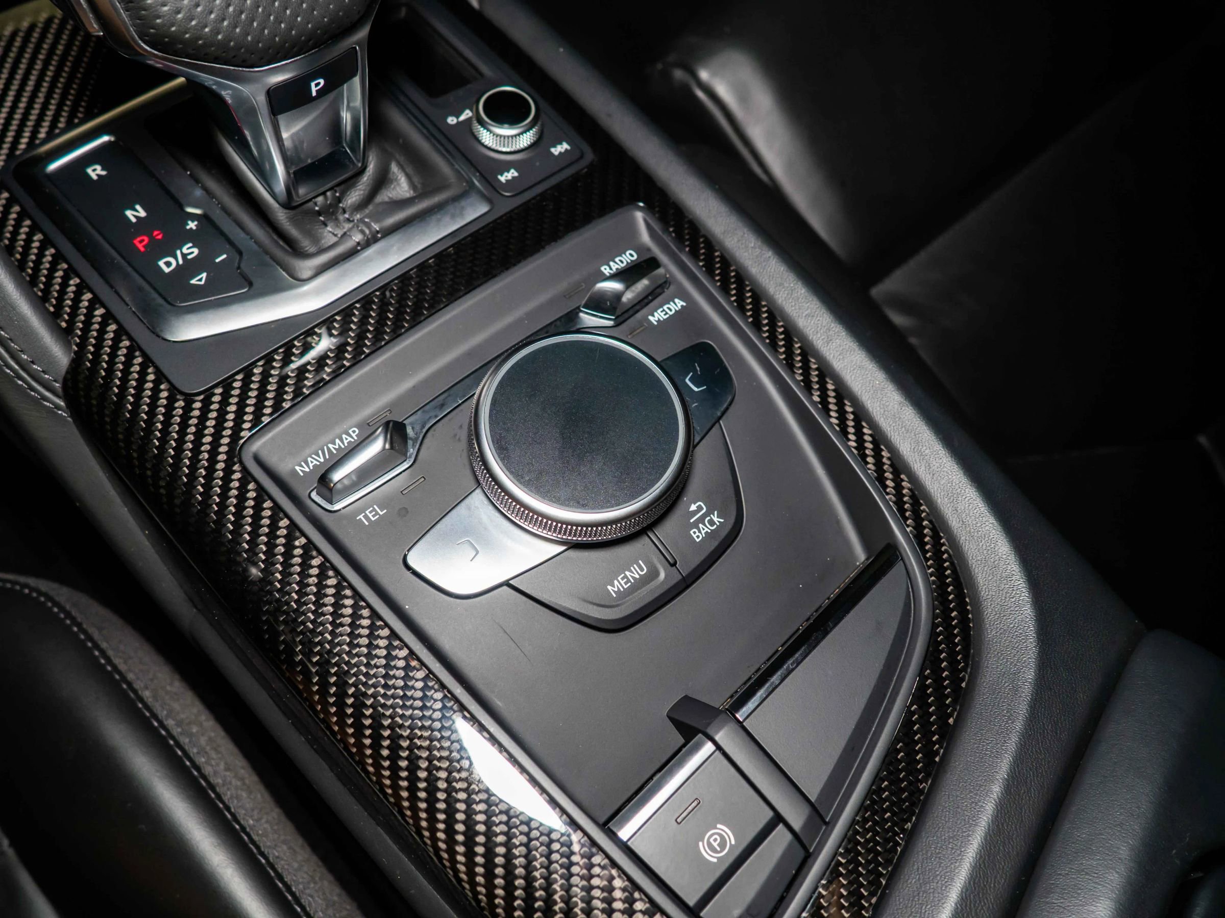 Used 2018 Audi R8 V10 w/ Premium Package image 28