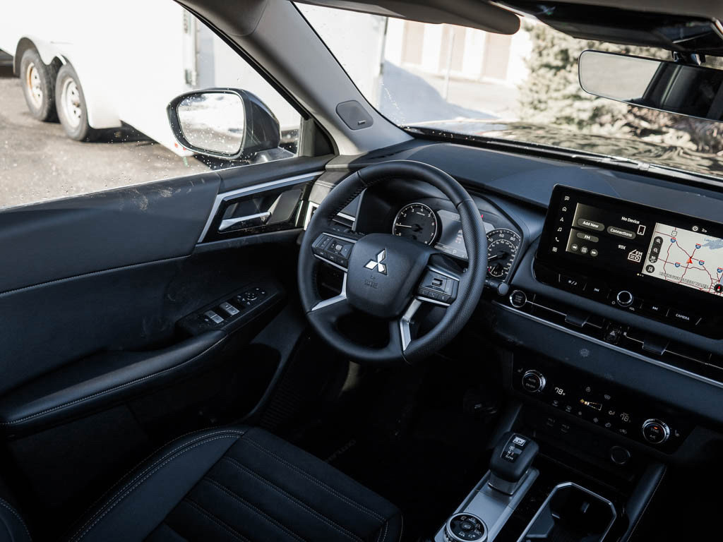 New 2026 Mitsubishi Outlander SE image 14