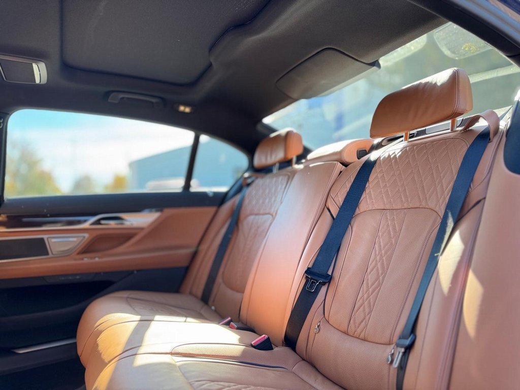 Used 2022 BMW 750i xDrive w/ M Sport Package image 19