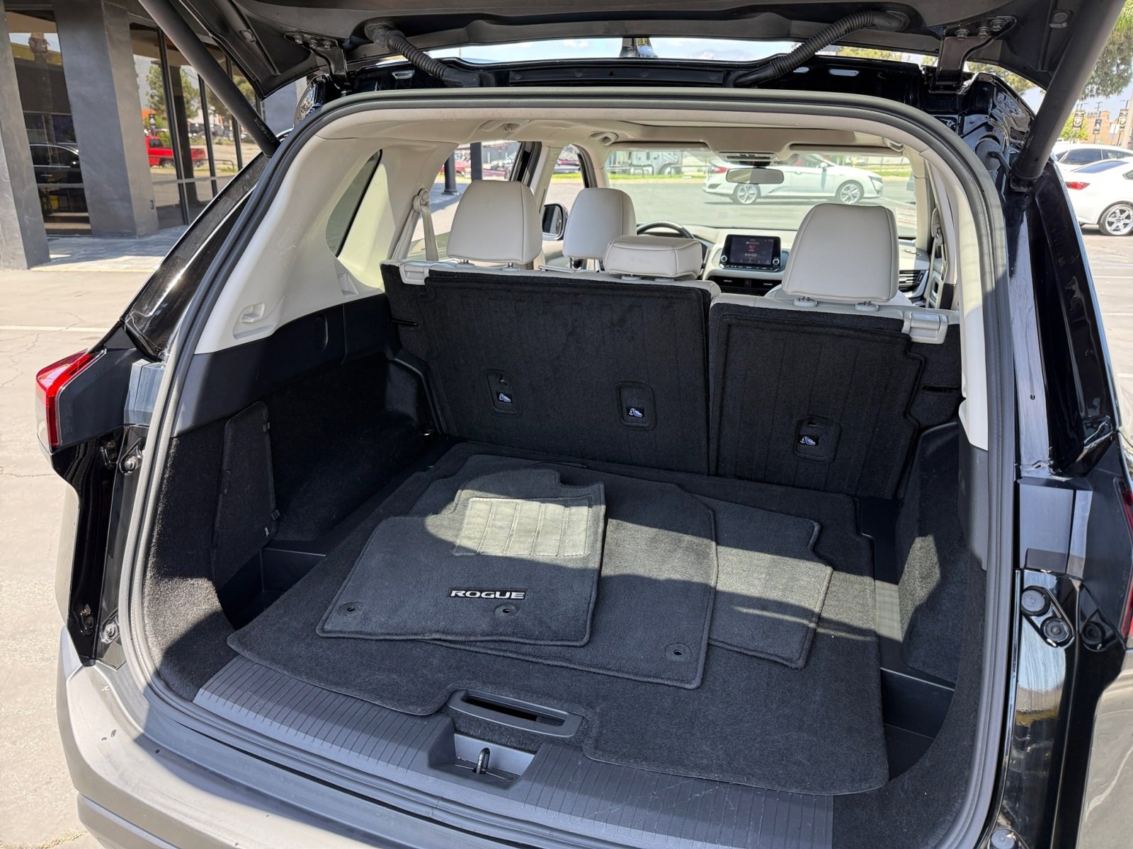 Used 2023 Nissan Rogue SV w/ SV Premium B Package image 21