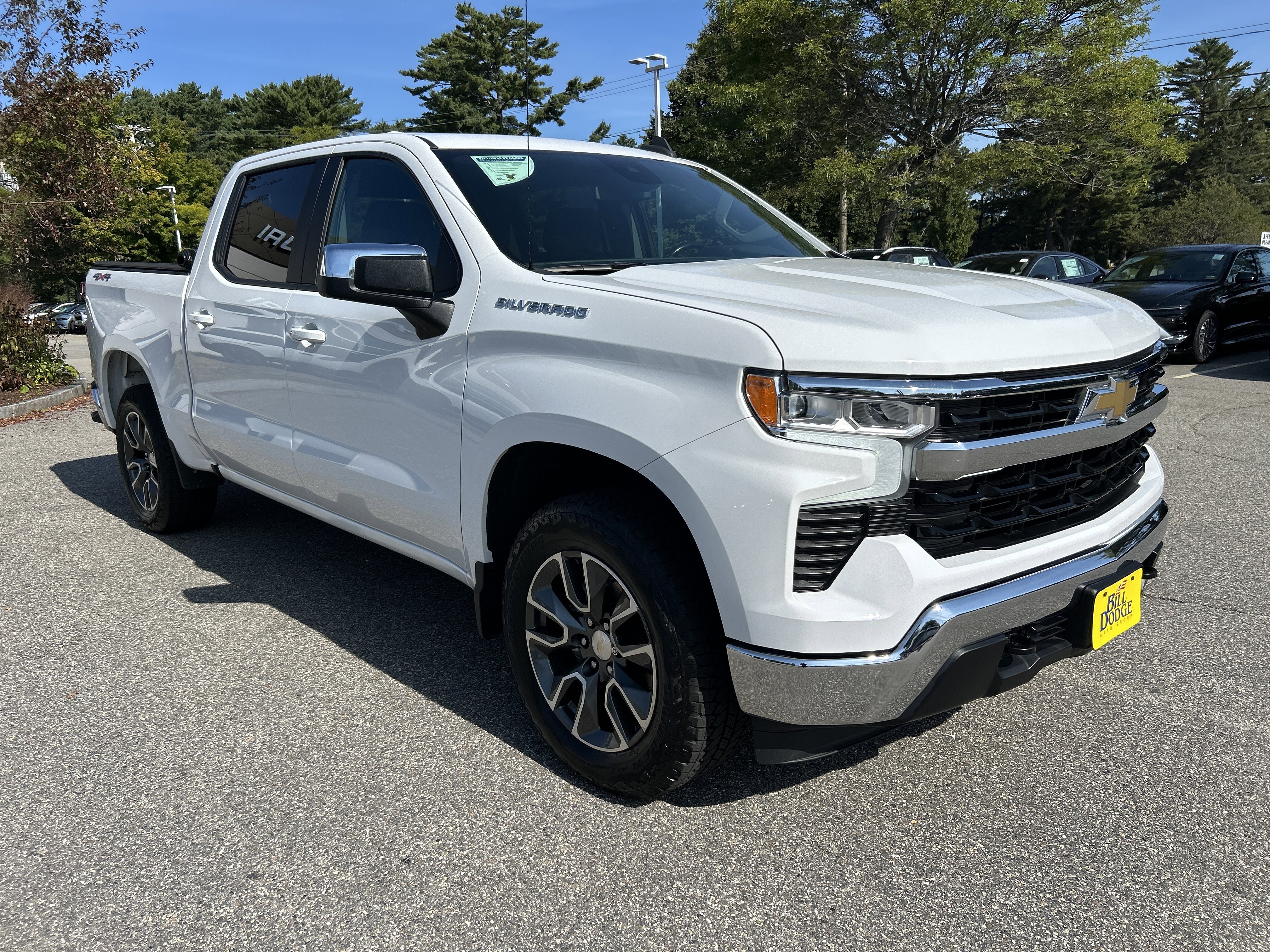 Used 2022 Chevrolet Silverado 1500 LT image 3