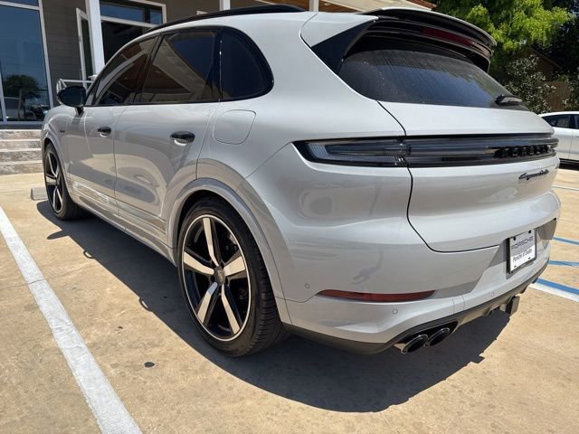 Used 2024 Porsche Cayenne Turbo image 7