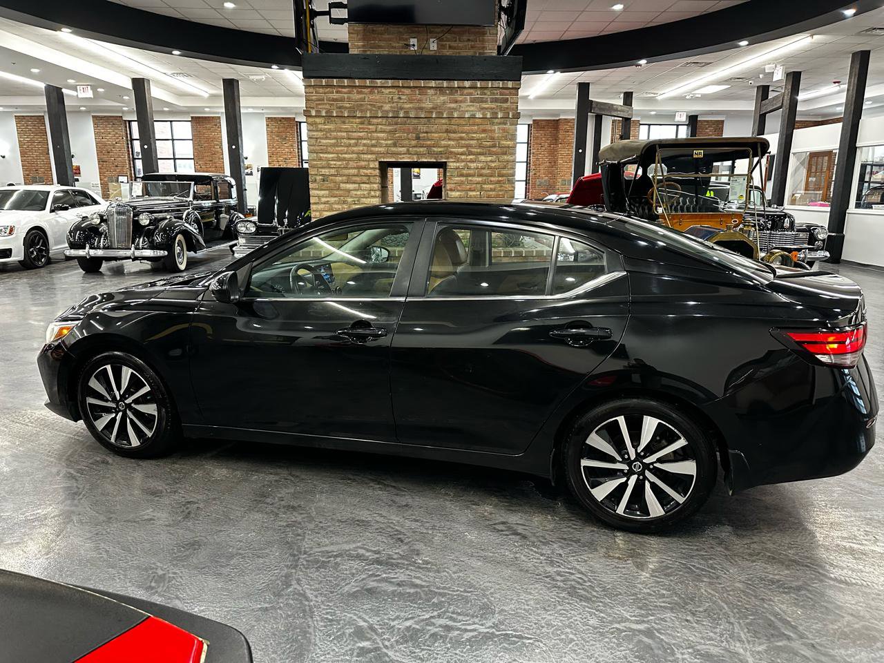 Used 2021 Nissan Sentra SV w/ SV Premium Package FWD image 8
