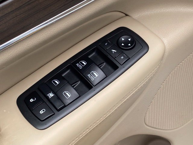 Used 2019 Jeep Grand Cherokee Overland AWD/4WD image 12