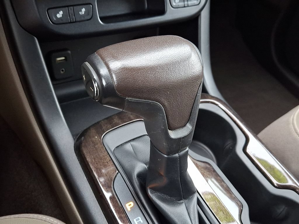 Used 2016 GMC Canyon SLT w/ Driver Alert Package AWD/4WD image 14