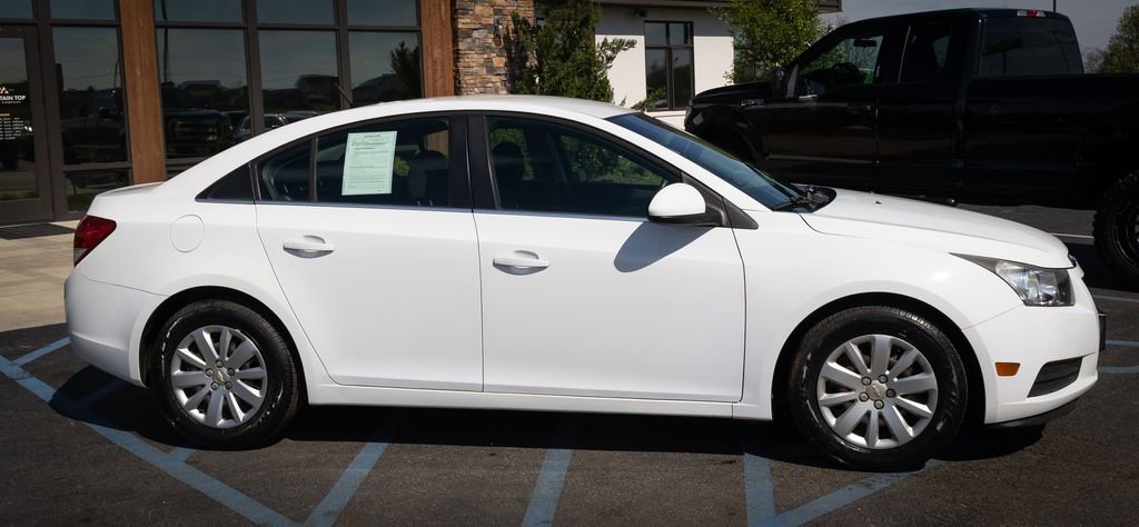 Used 2011 Chevrolet Cruze LT image 8