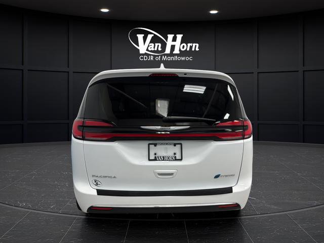 Used 2022 Chrysler Pacifica Touring-L image 4