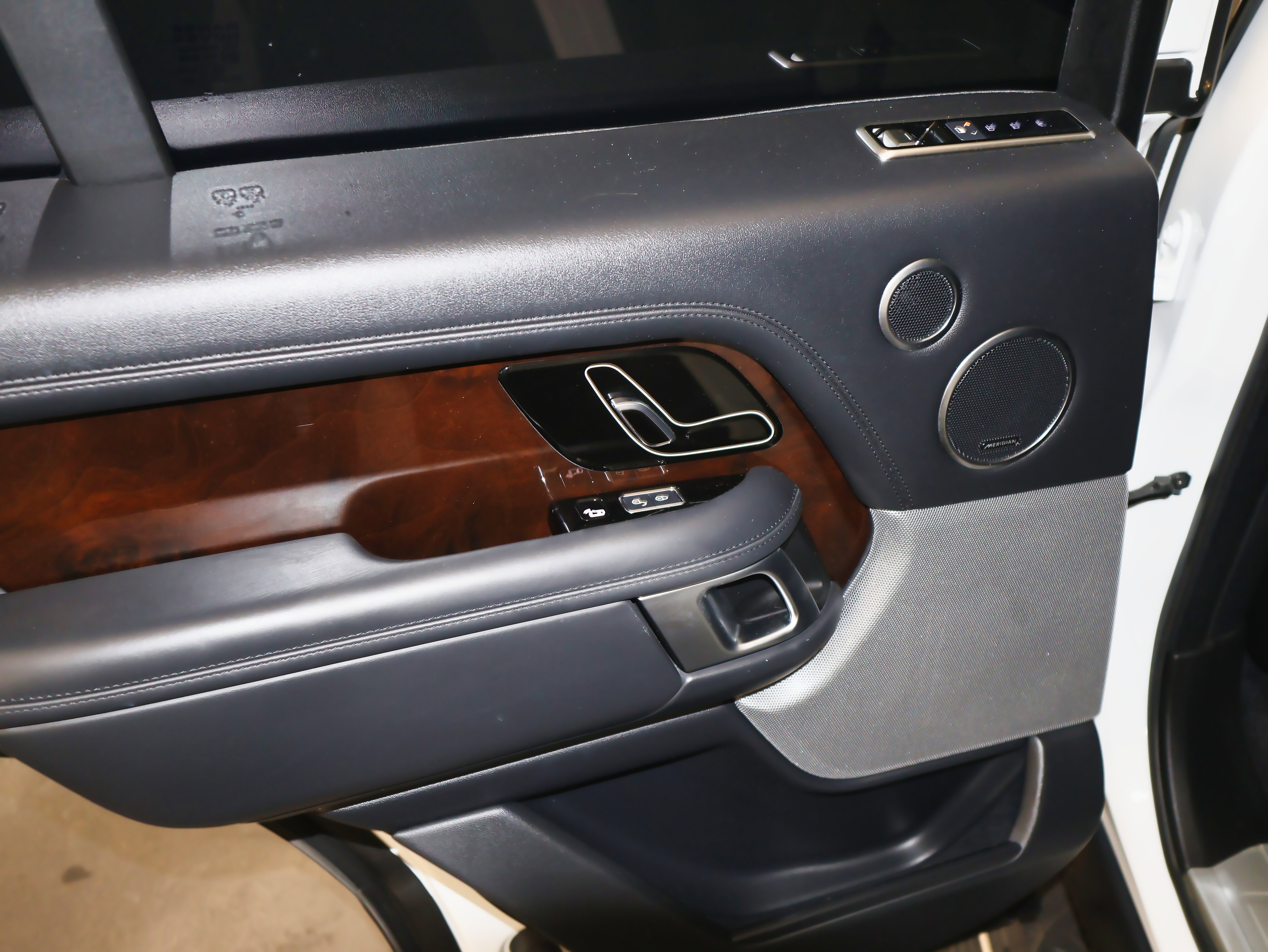 Used 2020 Land Rover Range Rover HSE image 27