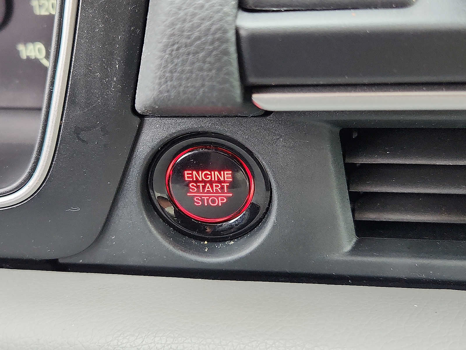 Certified 2023 Honda Pilot Touring image 23
