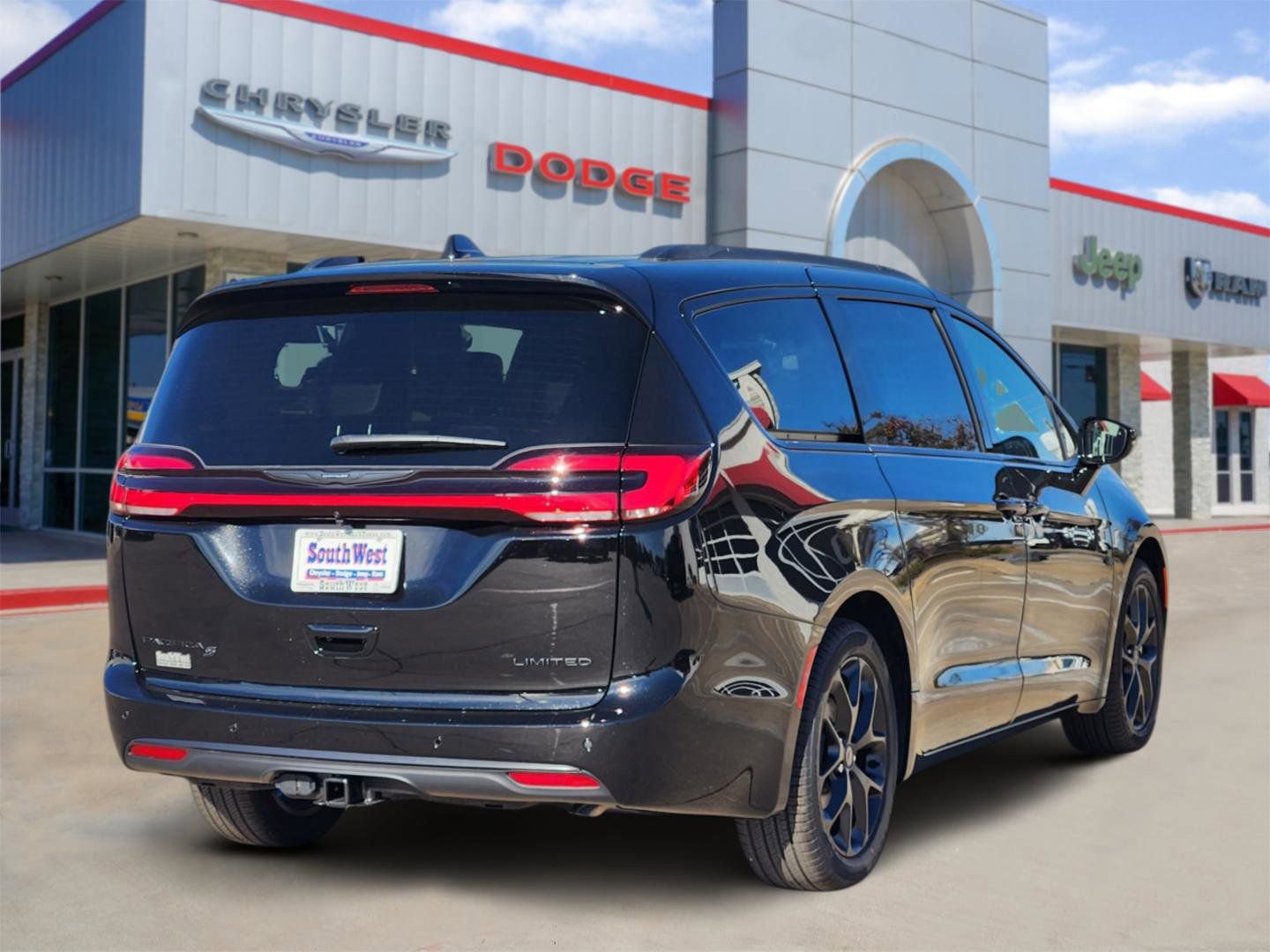 New 2026 Chrysler Pacifica Limited image 5