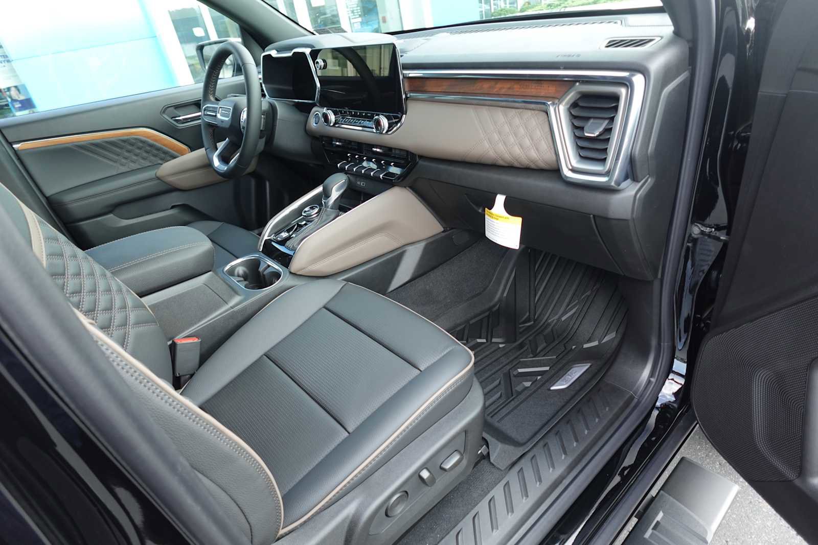 New 2026 GMC Canyon Denali w/ LPO, Denali Black Edition image 32