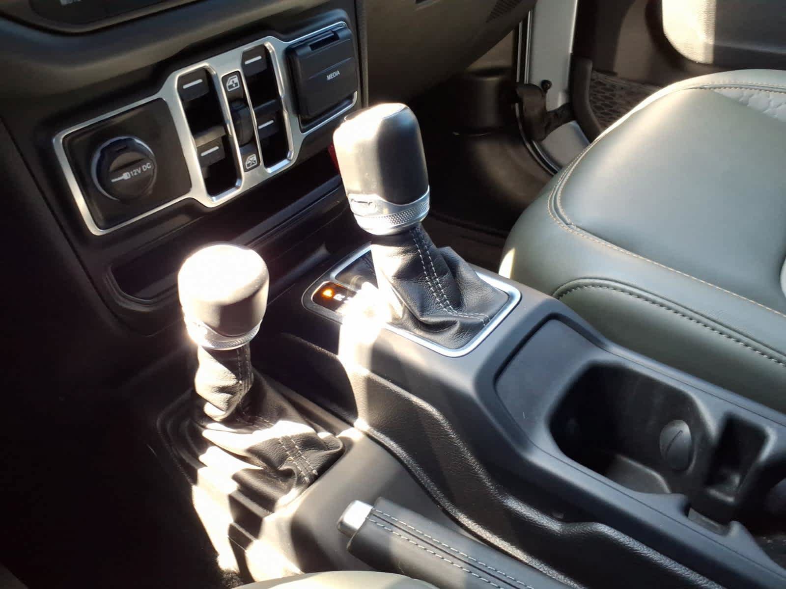 Used 2024 Jeep Wrangler High Altitude AWD/4WD image 26