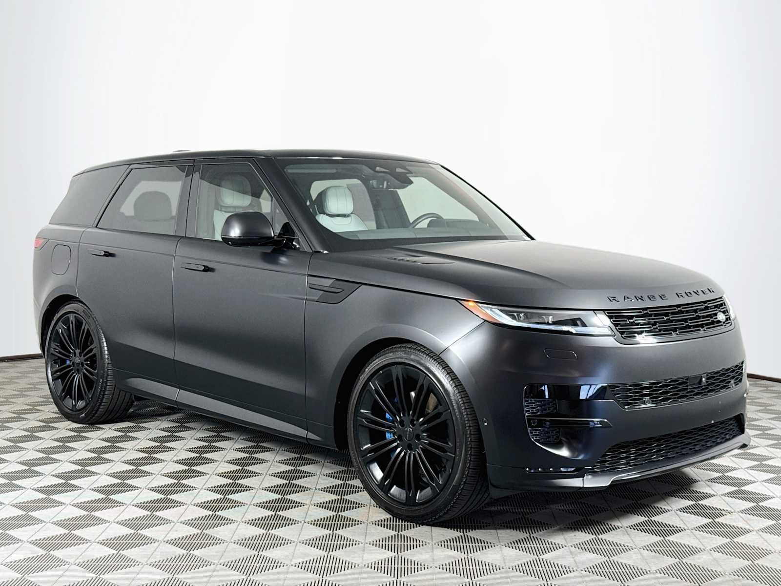 Used 2026 Land Rover Range Rover Sport Dynamic SE AWD/4WD image 3