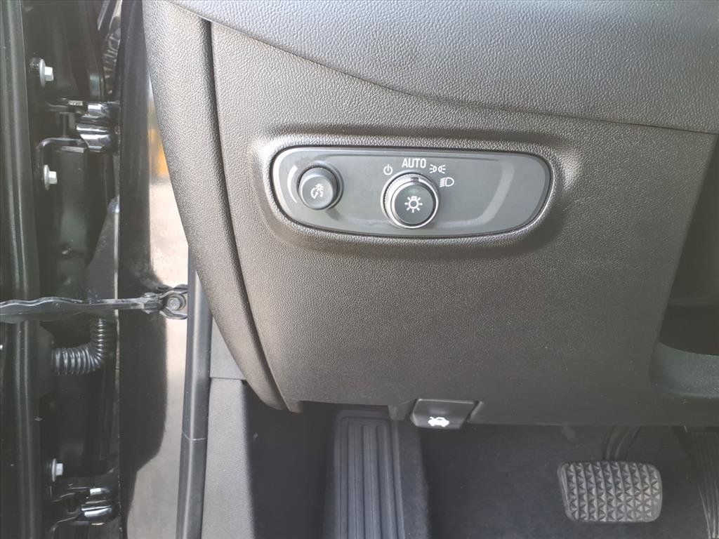 Used 2021 Chevrolet Equinox LS w/ LS Convenience Package image 17