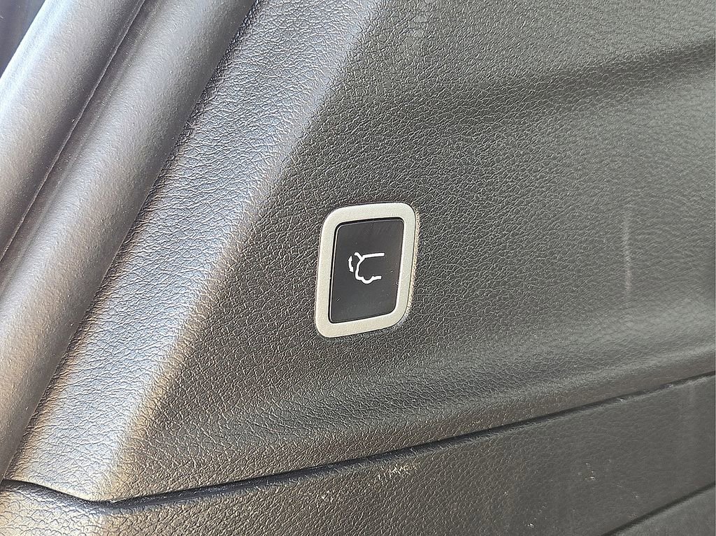 Used 2025 Chrysler Pacifica Limited image 15