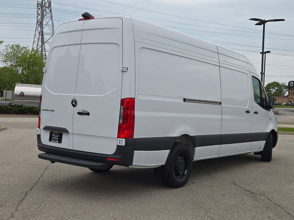 Used 2024 Mercedes-Benz eSprinter 170 Cargo image 12