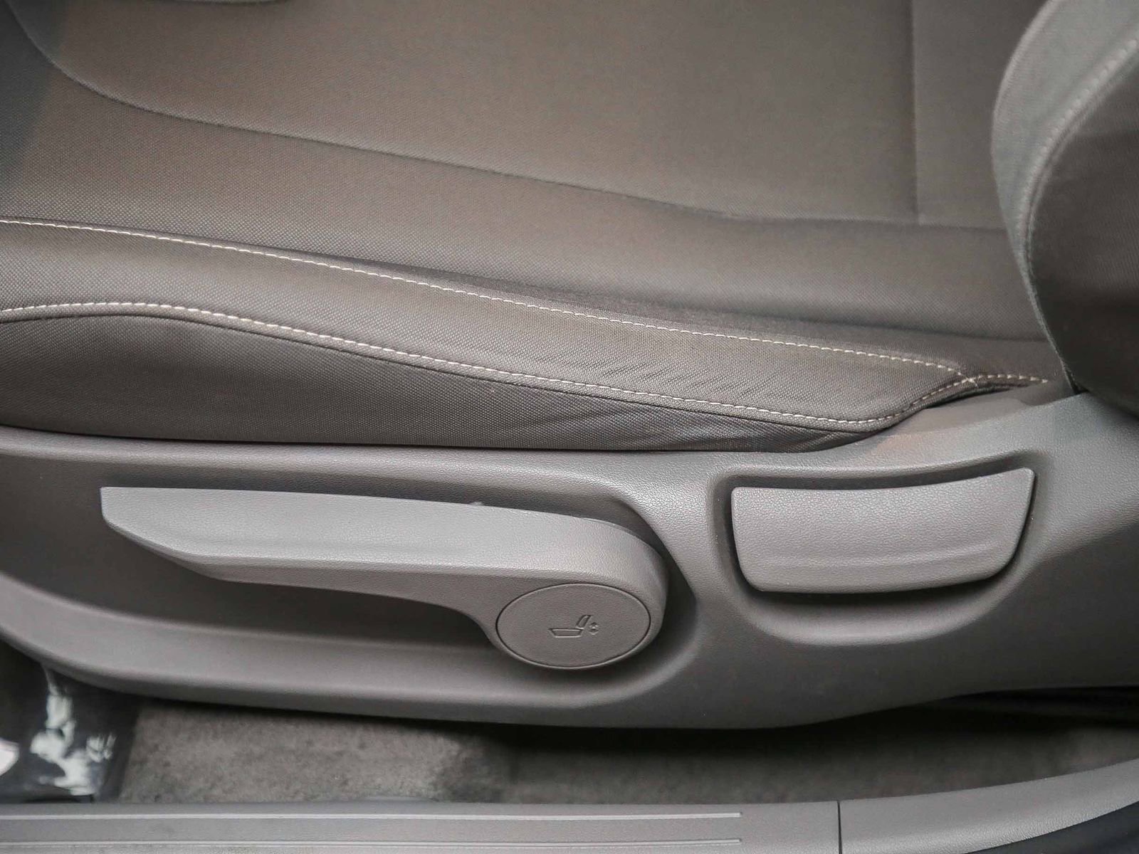 Used 2024 Hyundai Elantra Blue FWD image 21