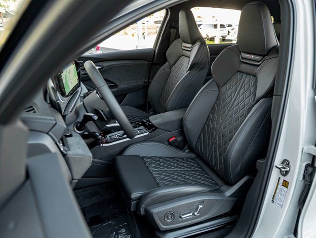 New 2025 Audi SQ6 e-tron Prestige image 13