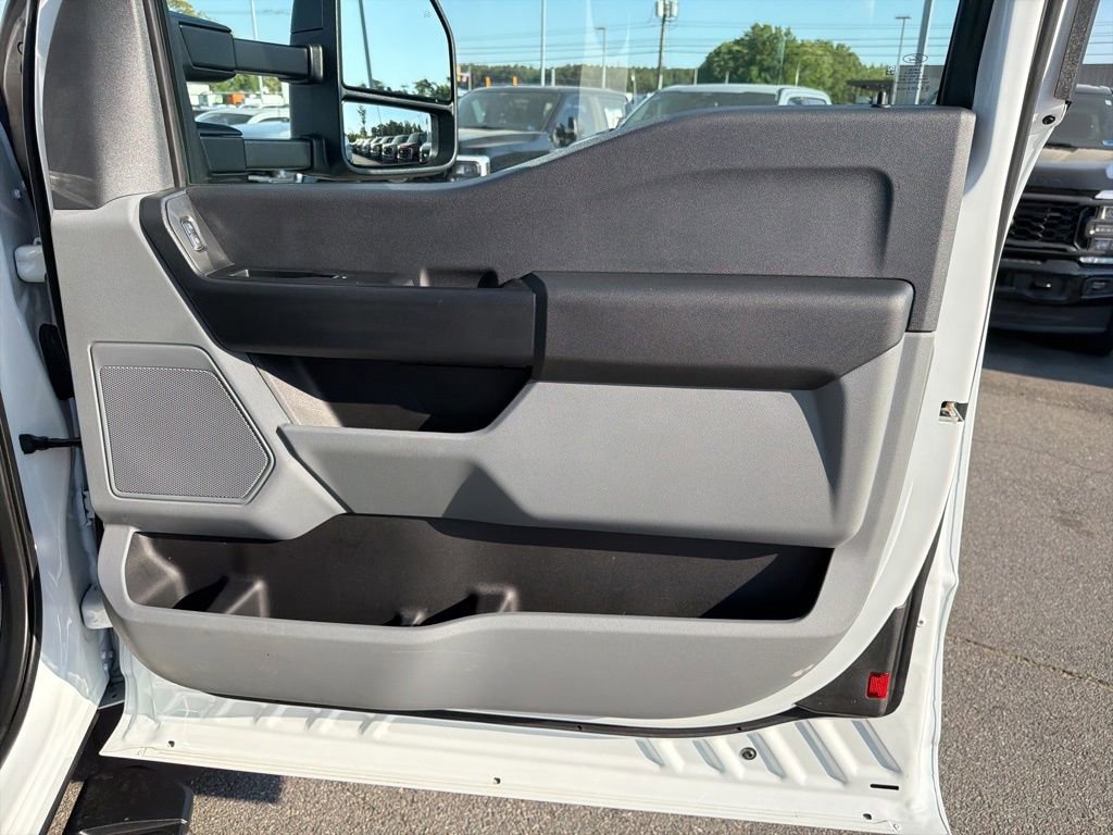 Used 2025 Ford F450 XL w/ XL Chrome Package image 17