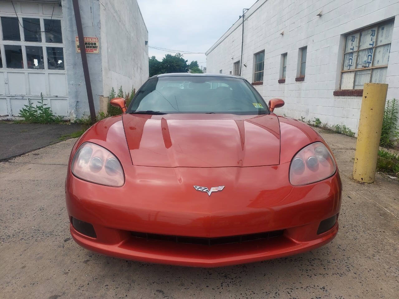 Used 2005 Chevrolet Corvette Coupe w/ Preferred Equipment Group RWD image 3