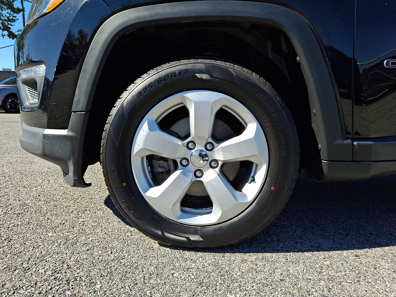 Used 2018 Jeep Compass Latitude w/ Popular Equipment Group AWD/4WD image 9