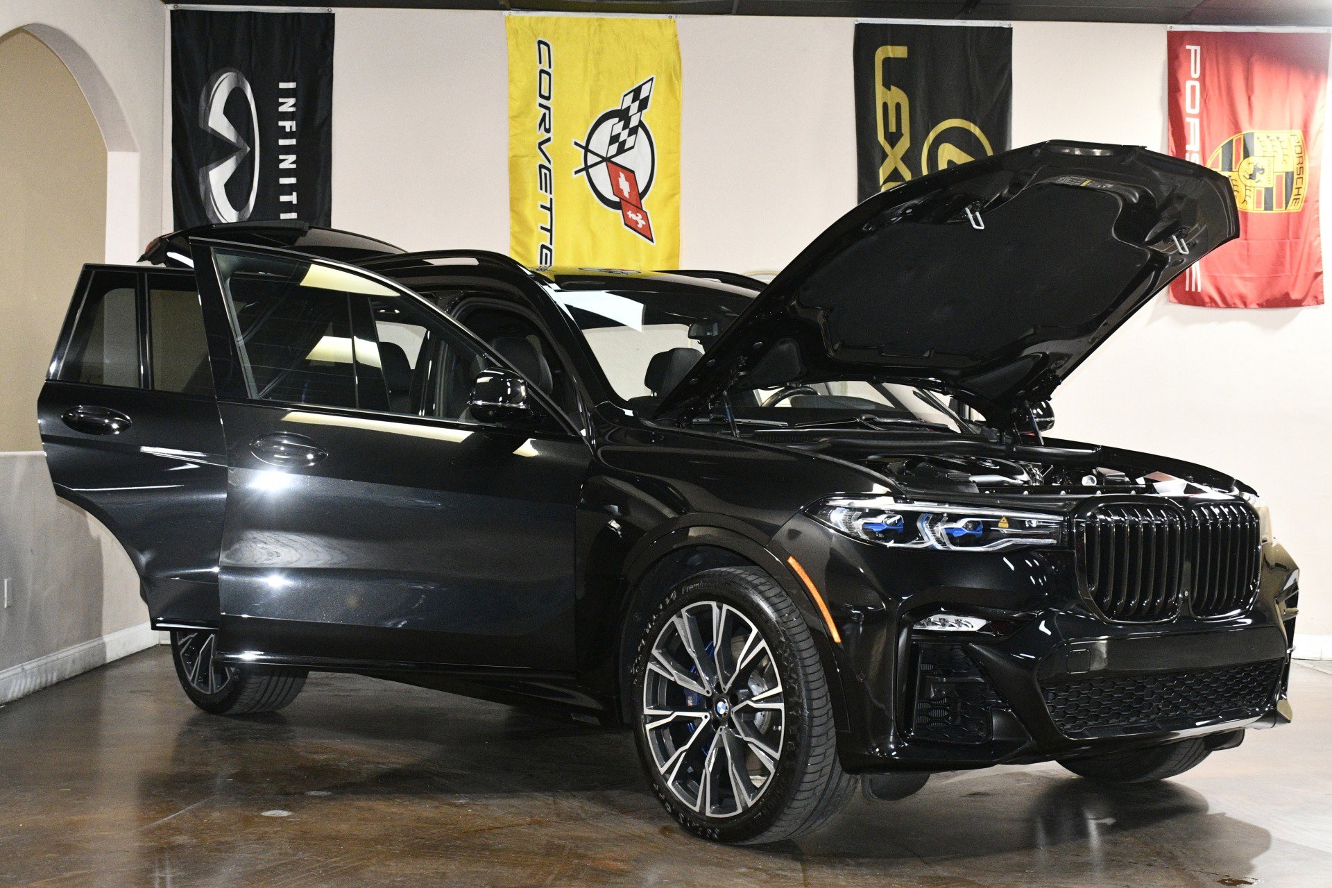 Used 2022 BMW X7 M50i w/ Luxury Seating Package image 89