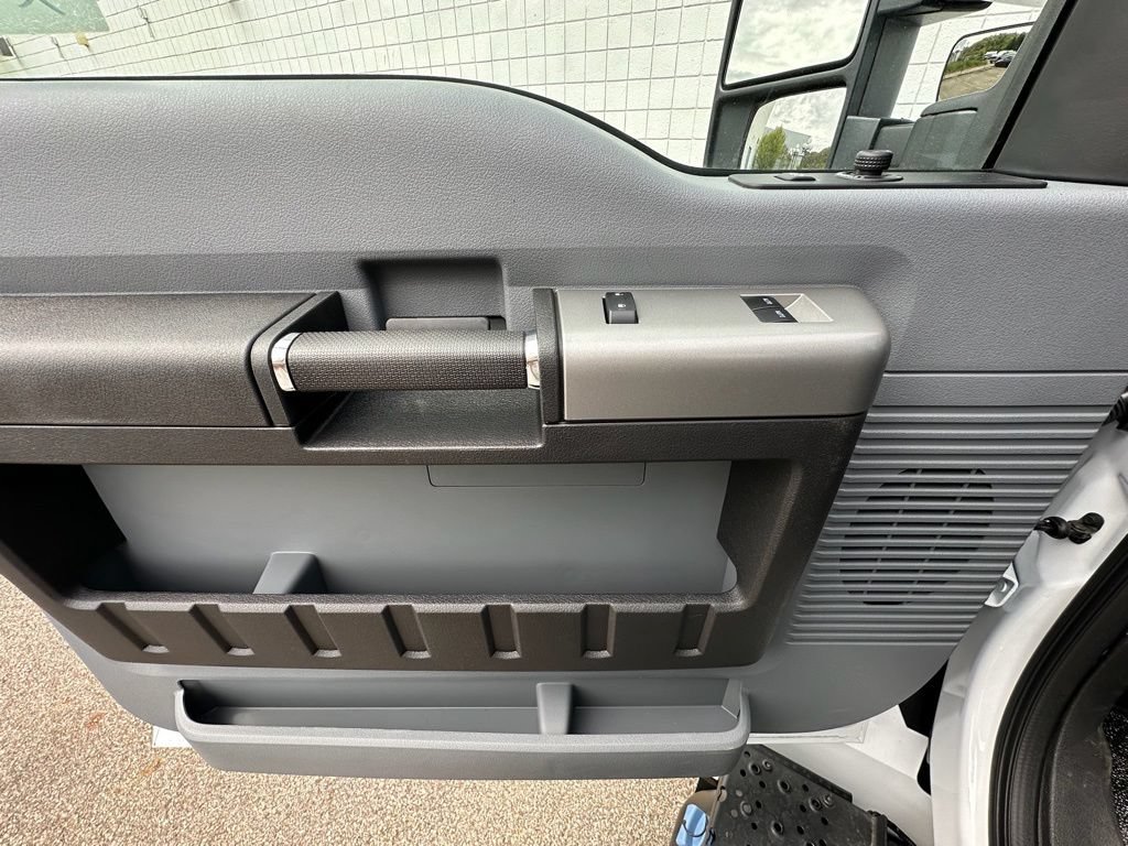 New 2027 Ford F750 2WD Regular Cab Super Duty image 15