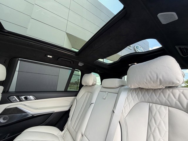 Used 2025 BMW X7 M60i image 26
