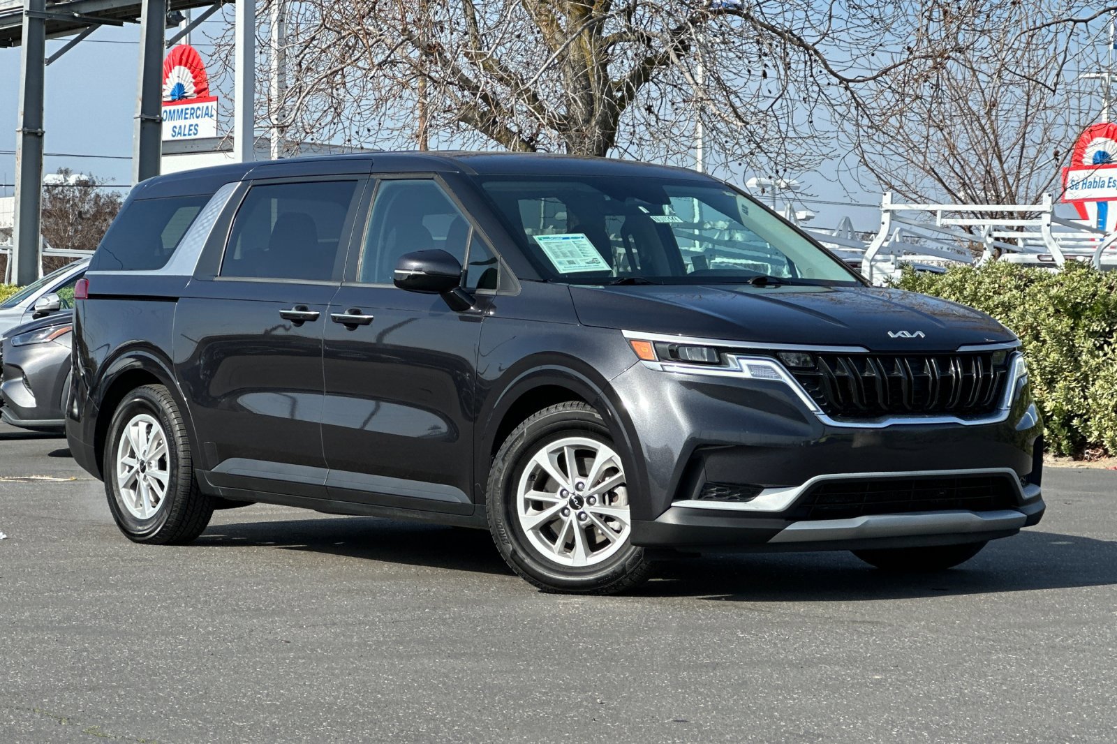 Used 2022 Kia Carnival LX image 2