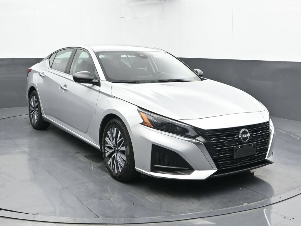 Used 2024 Nissan Altima 2.5 SV FWD image 6