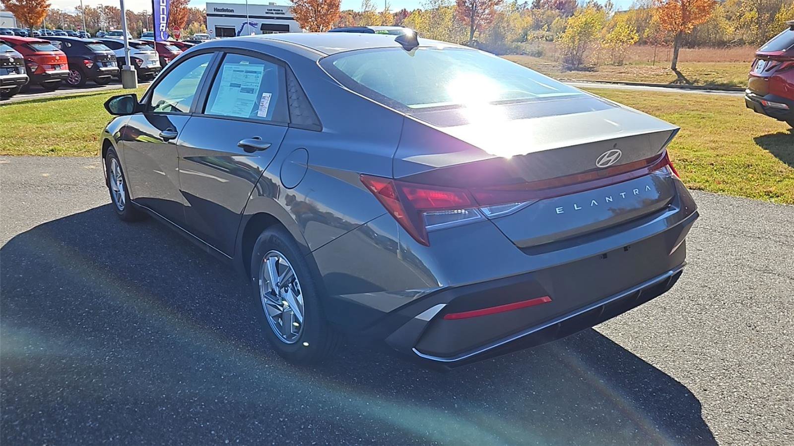 New 2025 Hyundai Elantra SE image 5