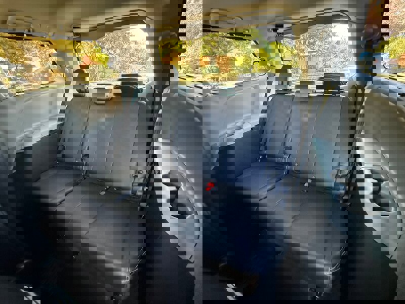 Used 2018 Toyota Sienna SE w/ Carpet Mat Package FWD image 16