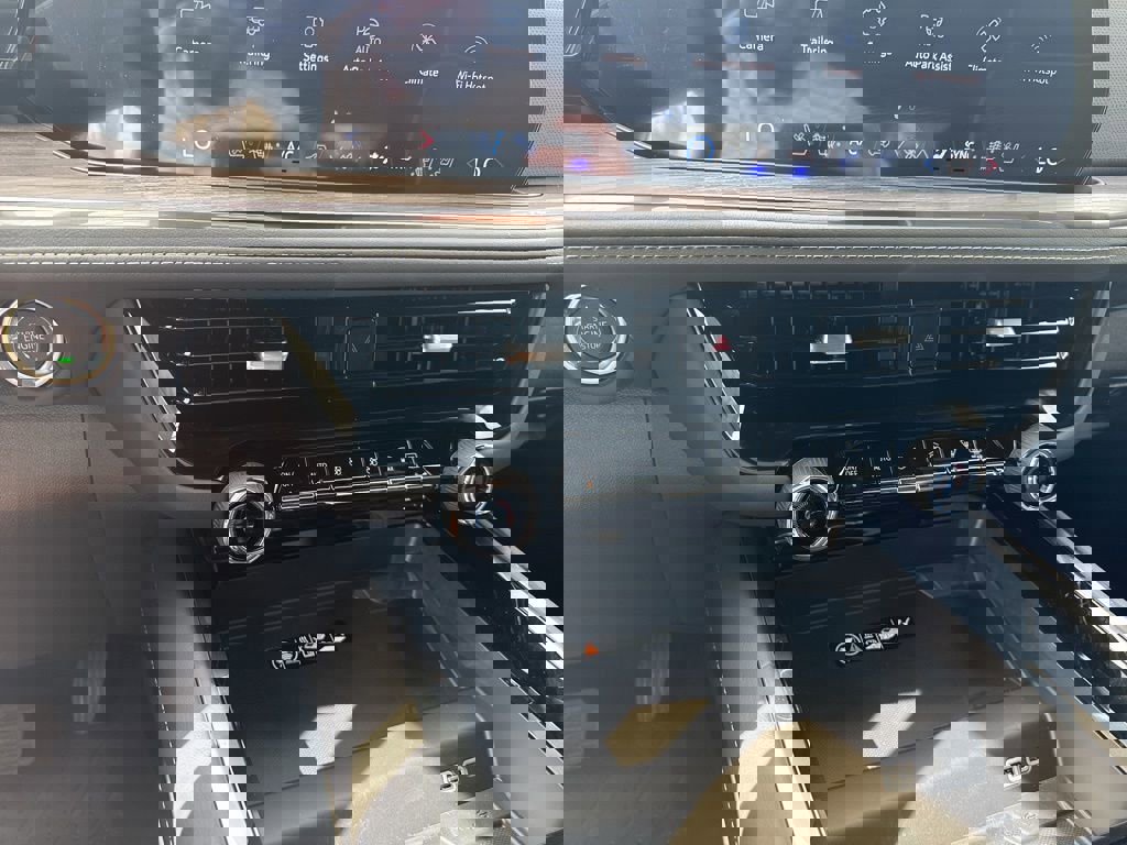 New 2026 Chevrolet Suburban Premier image 13