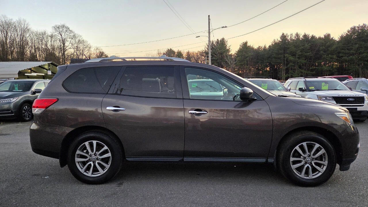 Used 2015 Nissan Pathfinder SV w/ Cargo Package image 16
