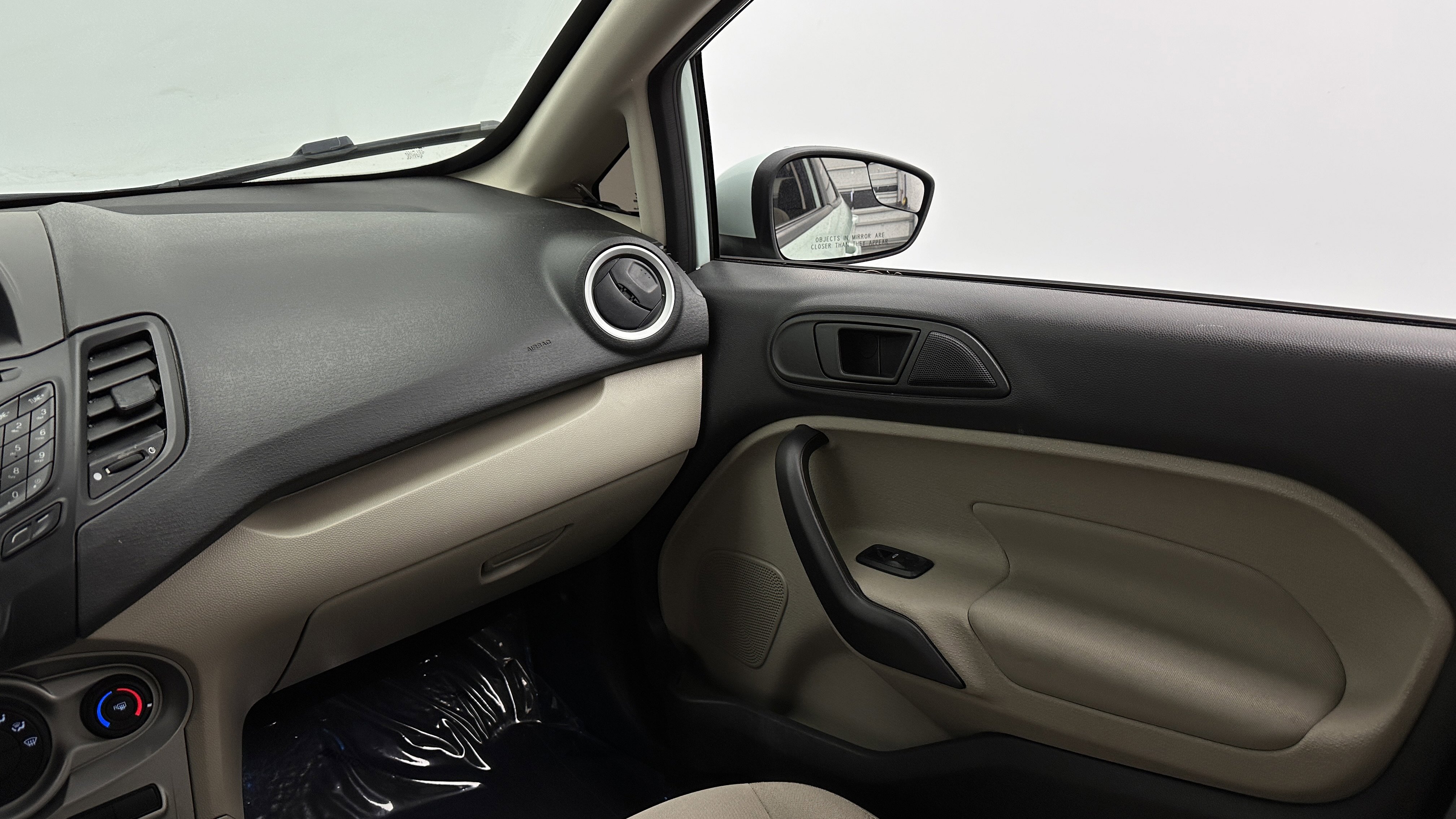 Used 2017 Ford Fiesta SE image 26