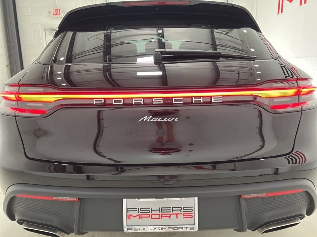 Used 2025 Porsche Macan T image 8