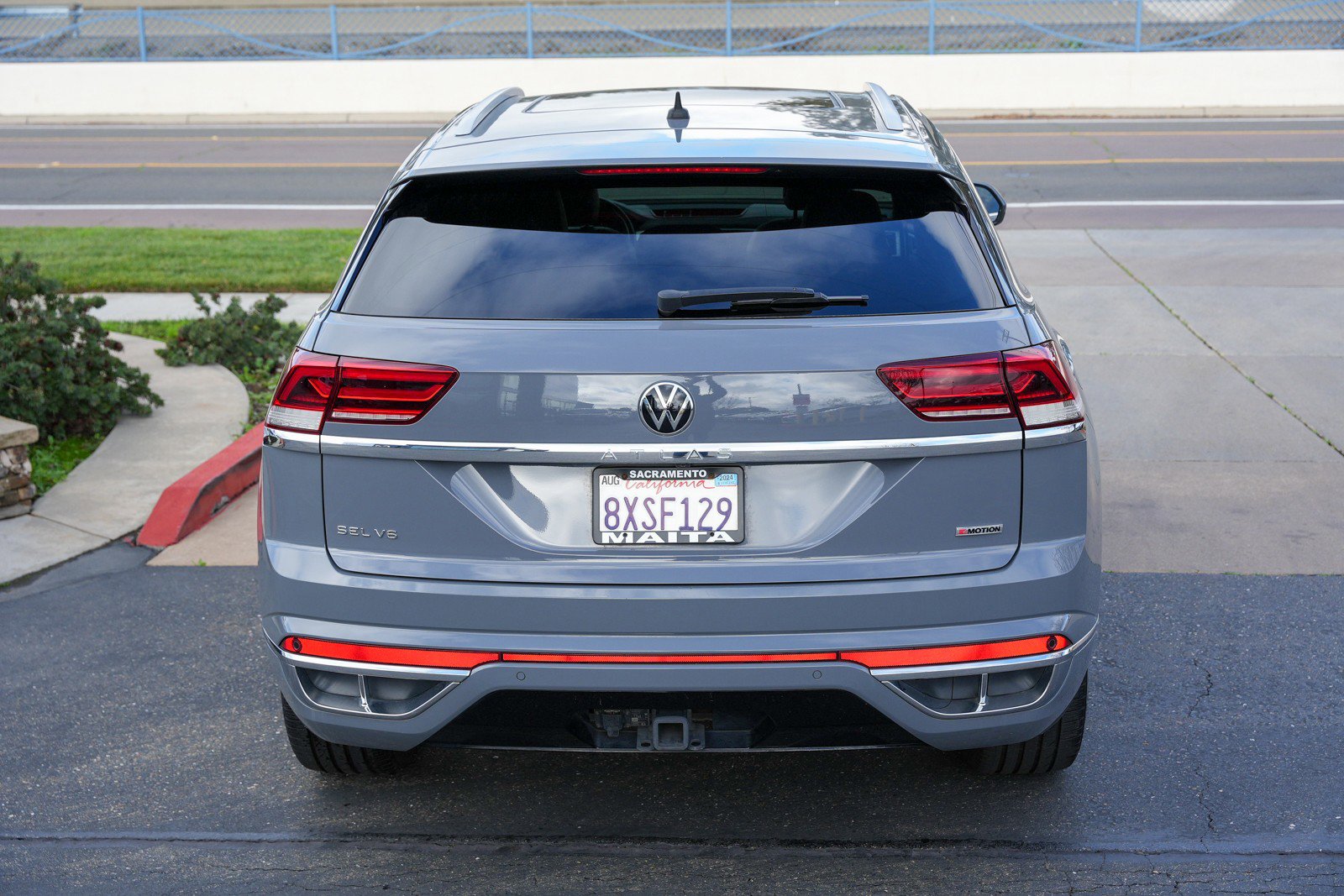 Used 2021 Volkswagen Atlas Cross Sport SEL Premium image 11