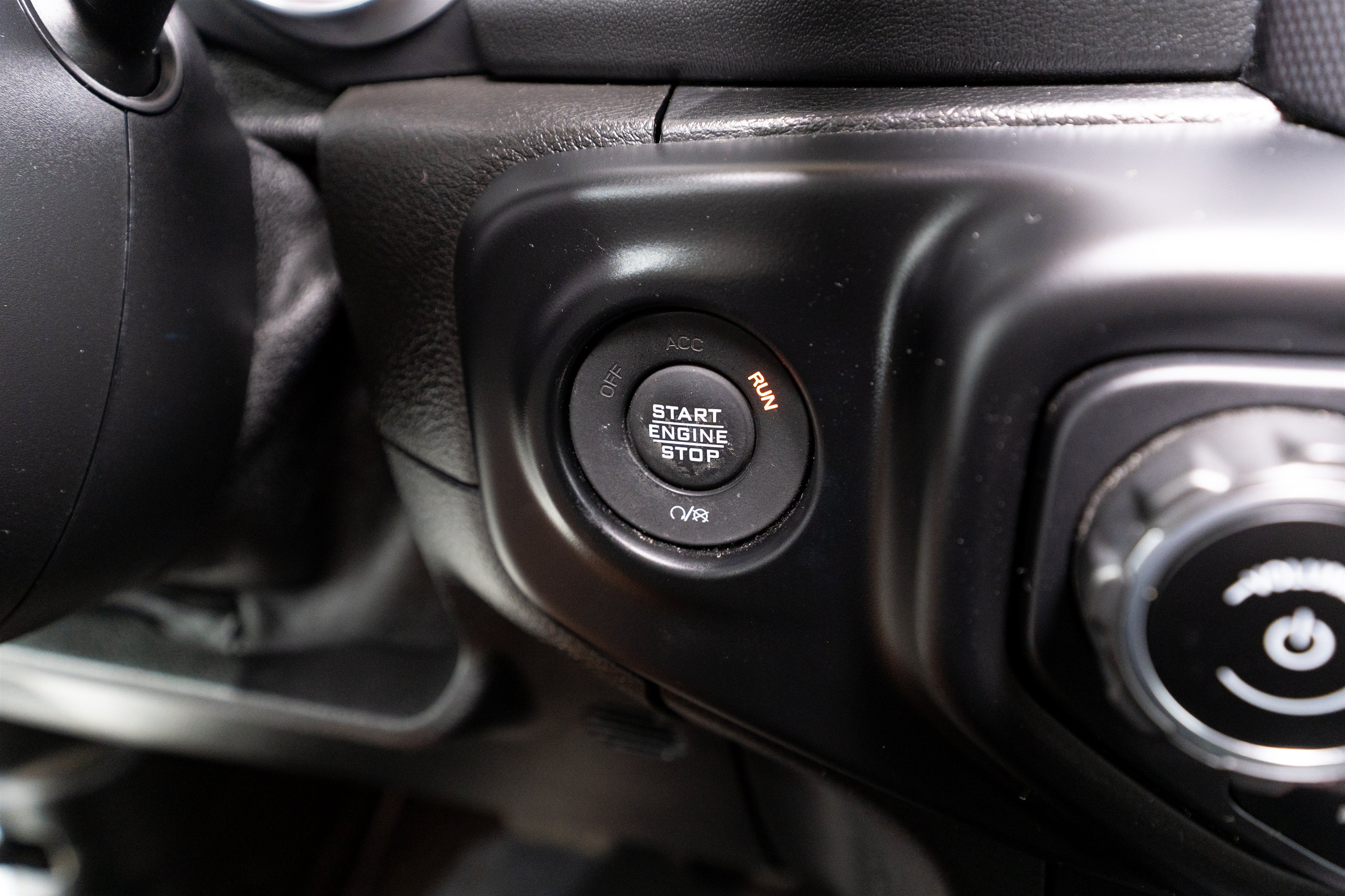 Used 2020 Jeep Wrangler Unlimited Sahara AWD/4WD image 31