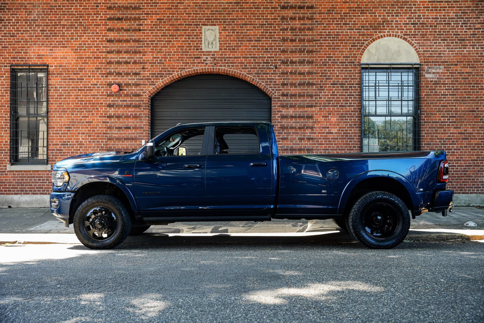 Used 2024 RAM 3500 Limited w/ Night Edition AWD/4WD image 7