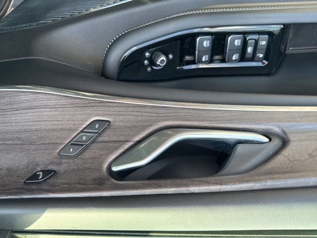 Used 2022 Jeep Grand Cherokee Overland w/ Luxury Tech Group IV AWD/4WD image 25